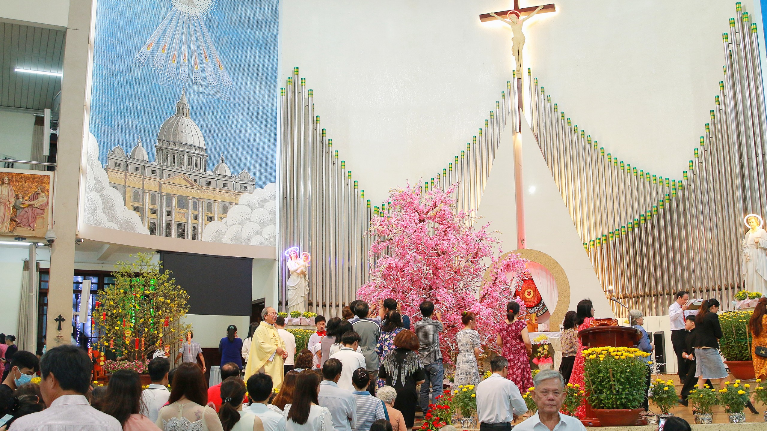 Sống Tin Mừng  qua lộc thánh đầu Xuân